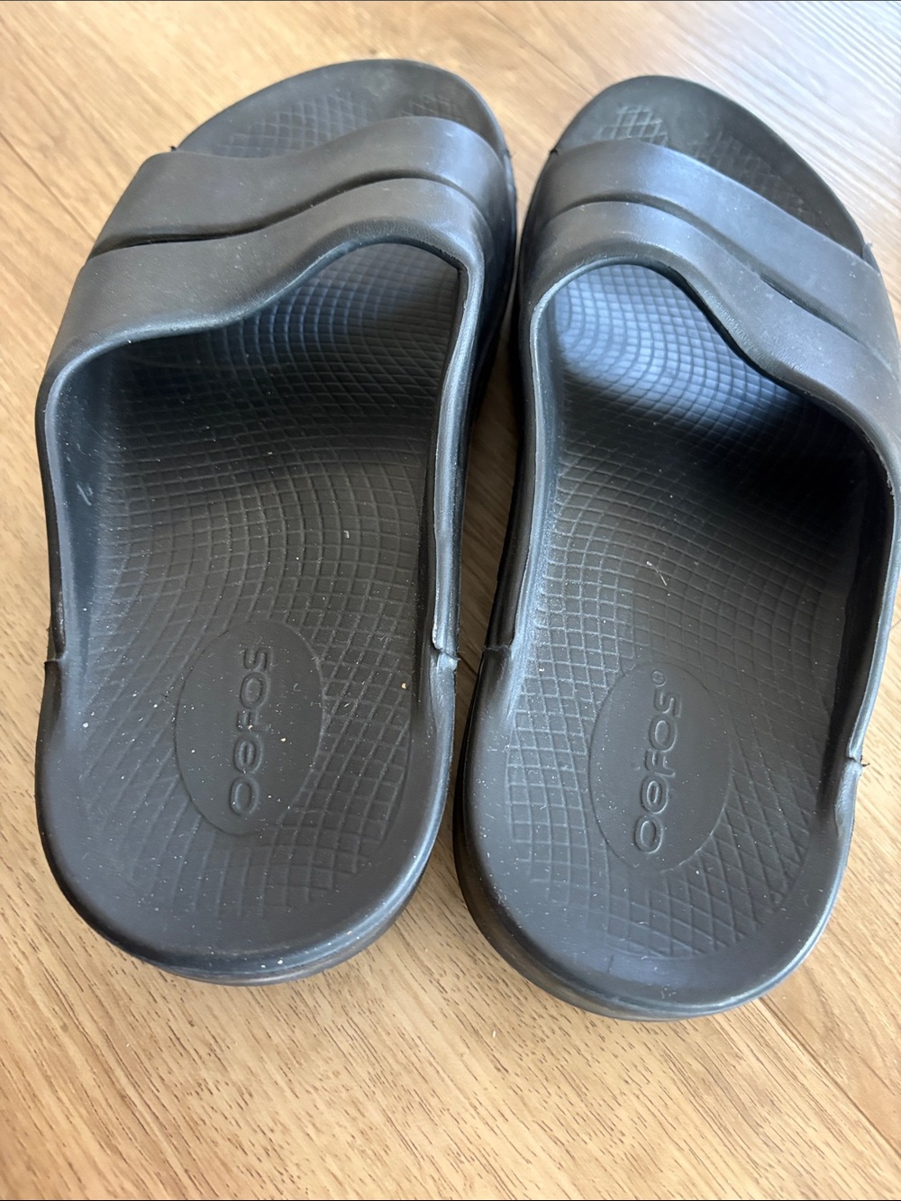 Preowned Oofos slides- Size 7 - Picture 2 of 4